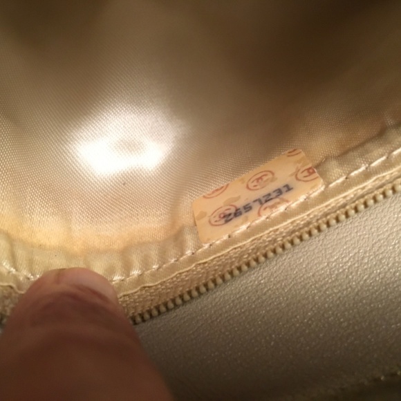 CHANEL Vintage Diamond CC Logo Suede Camera Bag Sage Green - Picture 8 of 14